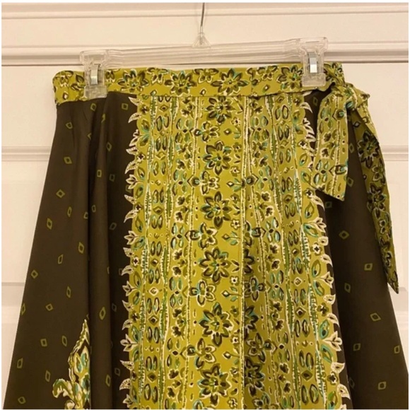 STUNNING Silk Skirt - Picture 4 of 9